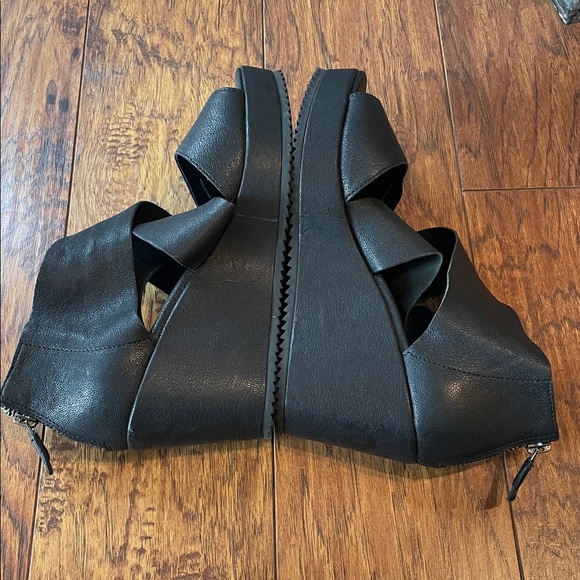 Eileen Fischer Witty Crisscross Wedge Leather Sandal Black Size 7 - Picture 5 of 9